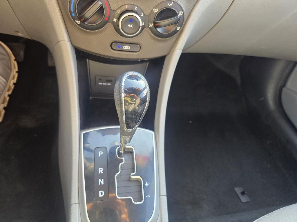 Hyundai Accent  2012