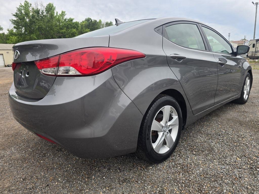 Hyundai Elantra  2013