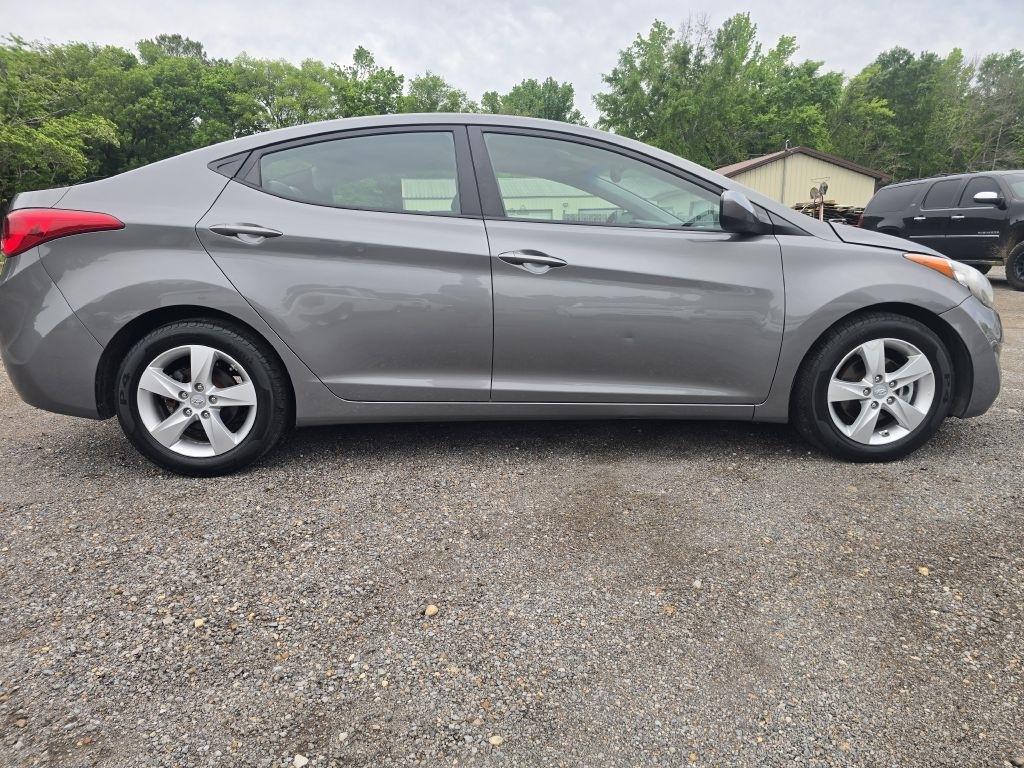 Hyundai Elantra  2013