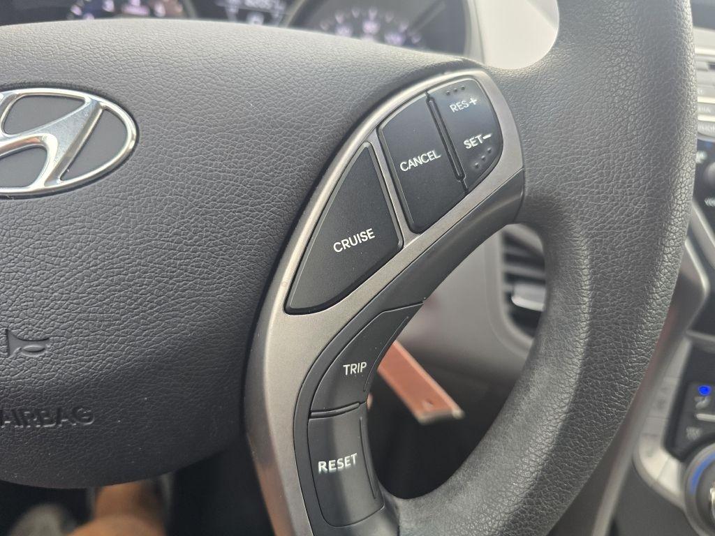 Hyundai Elantra  2013