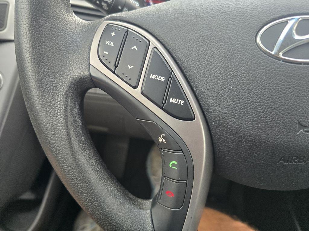 Hyundai Elantra  2013