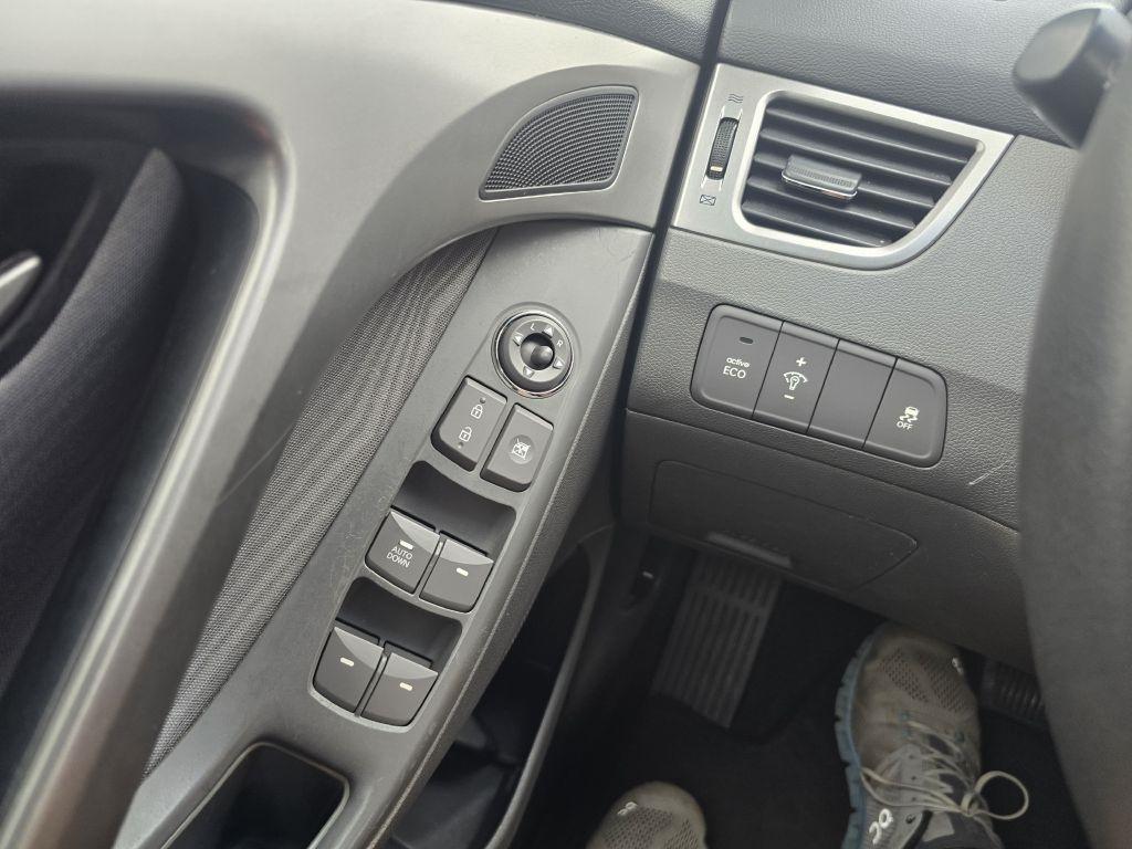Hyundai Elantra  2013