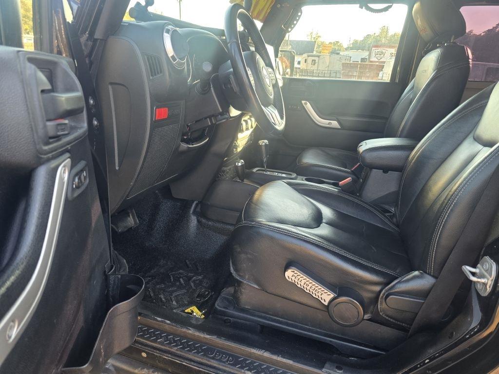 Jeep Wrangler photo 9
