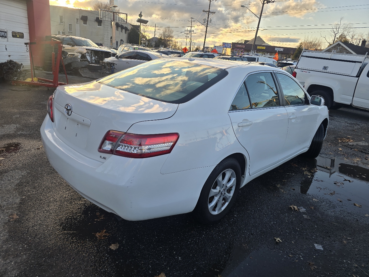Toyota Camry SE 6-Spd MT 2010