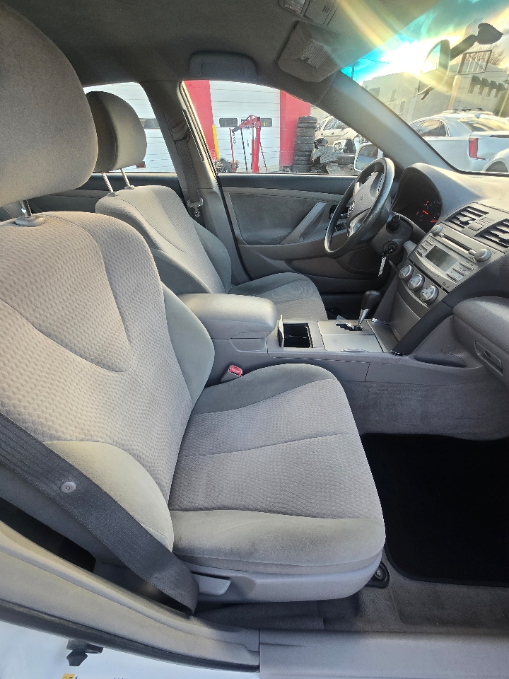 Toyota Camry SE 6-Spd MT 2010