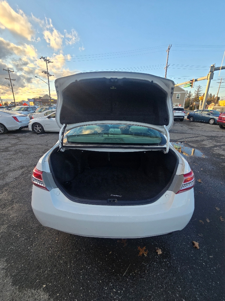 Toyota Camry SE 6-Spd MT 2010