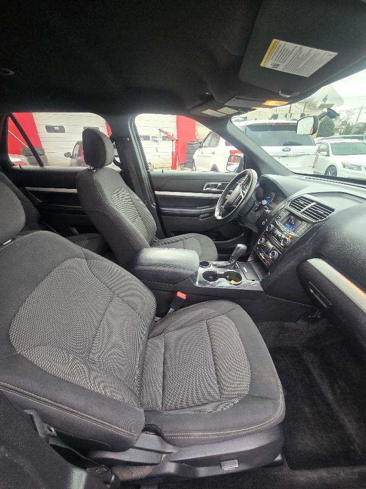 Ford Explorer 2WD 4dr V6 XLT 2017