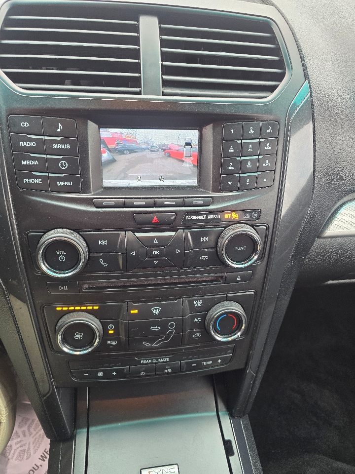 Ford Explorer 4WD 4dr V6 XLT 2016