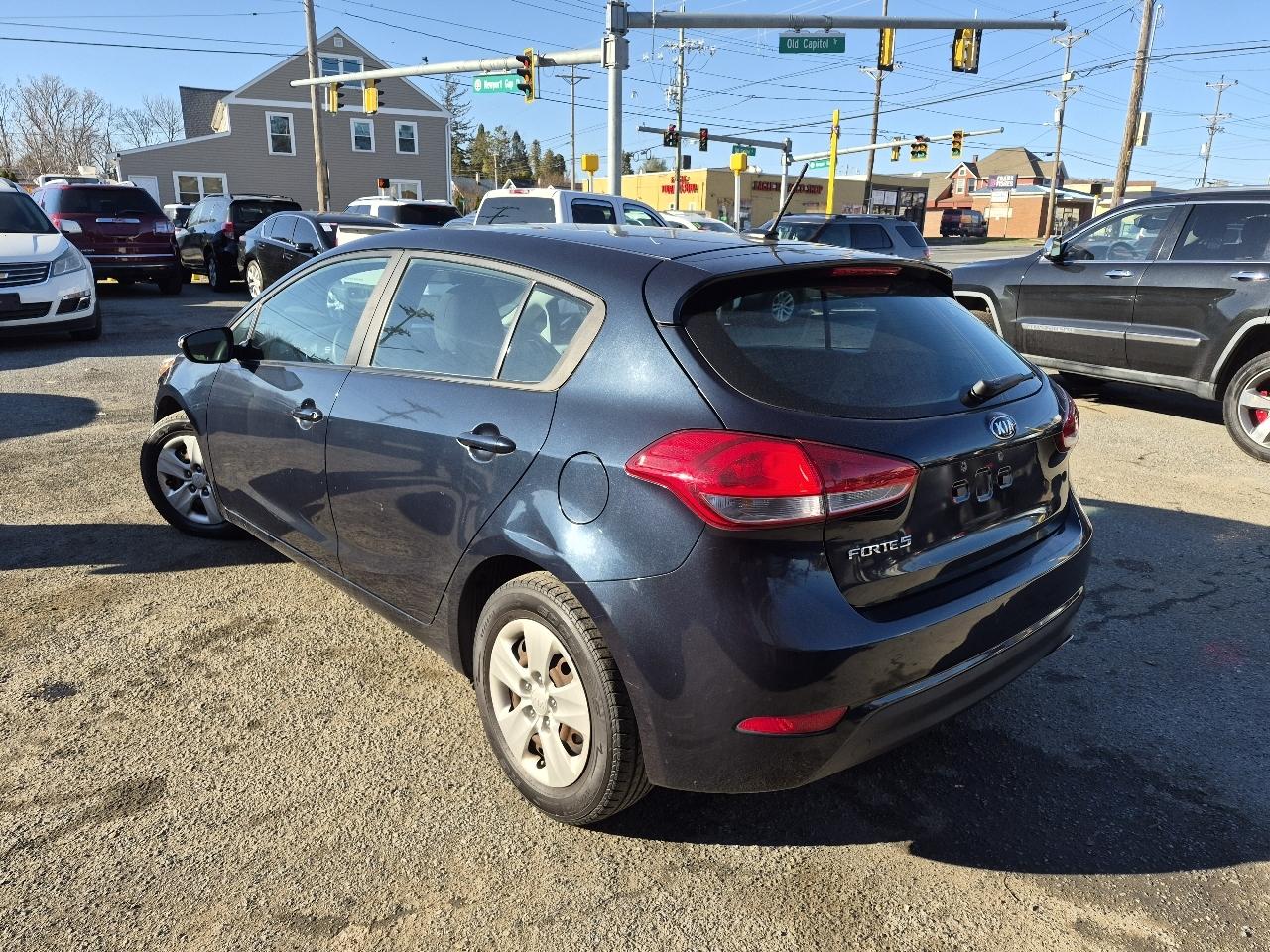 Kia Forte 5-Door LX 2017