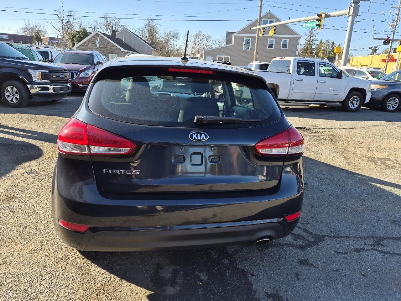 Kia Forte 5-Door LX 2017