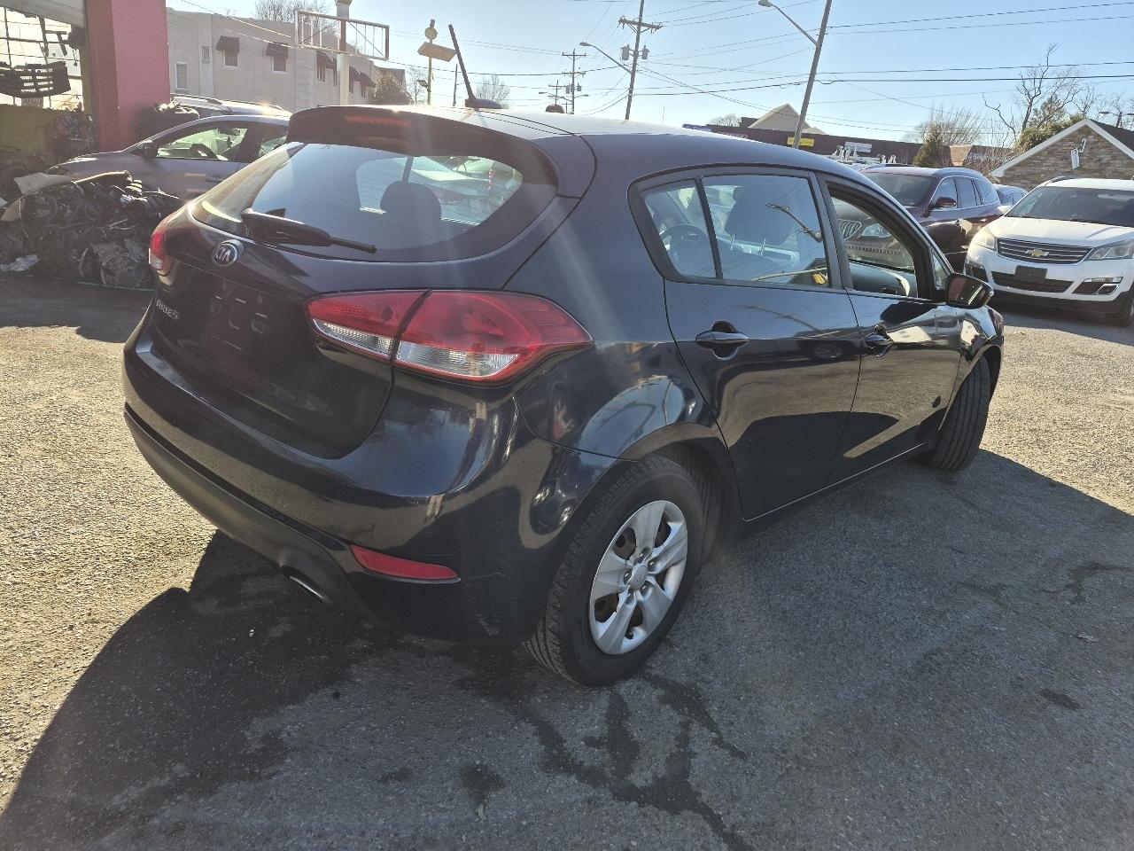 Kia Forte 5-Door LX 2017