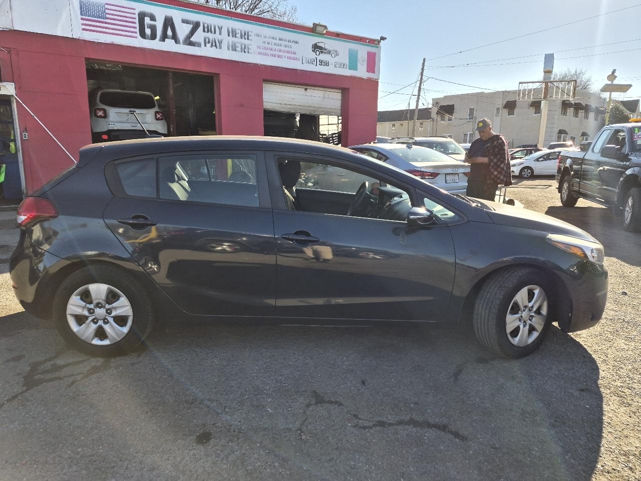 Kia Forte 5-Door LX 2017