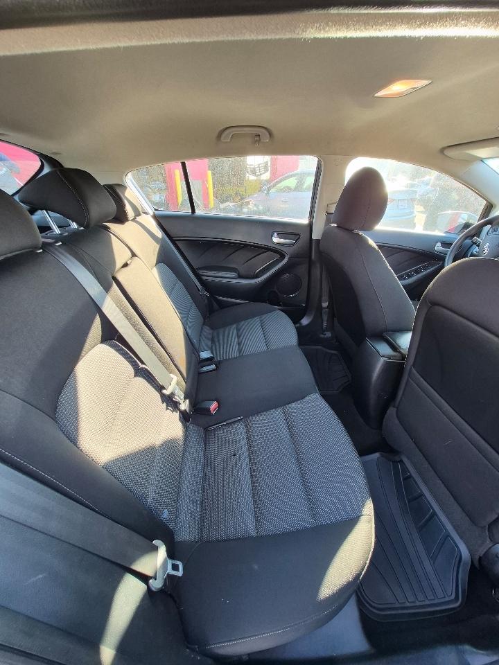 Kia Forte 5-Door LX 2017