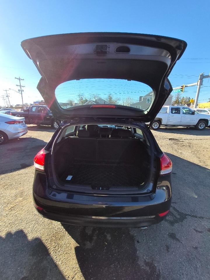 Kia Forte 5-Door LX 2017