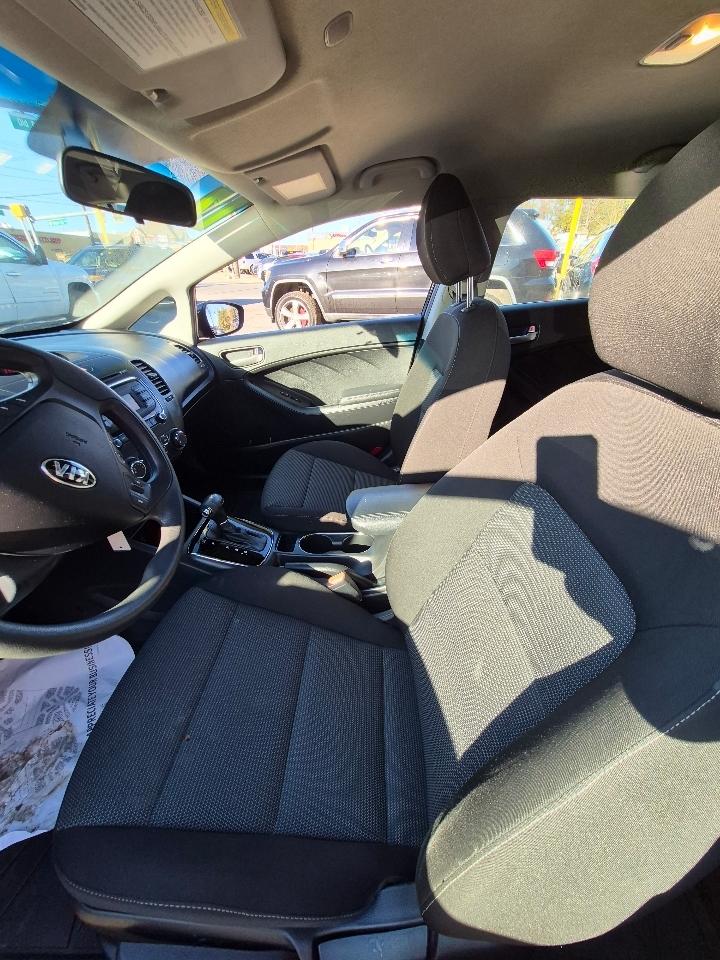 Kia Forte 5-Door LX 2017