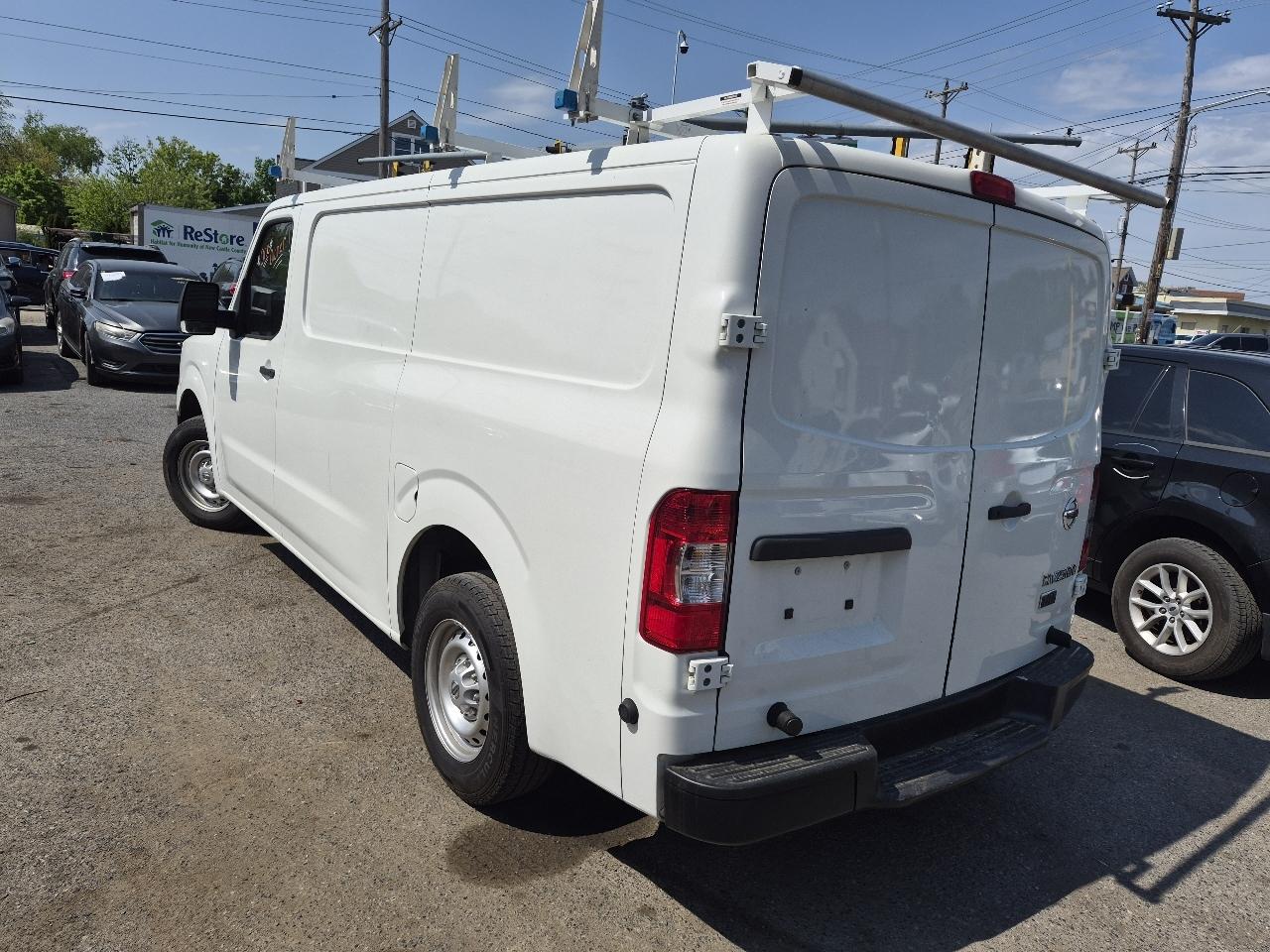 Nissan NV Cargo 2500 HD S V6 2016