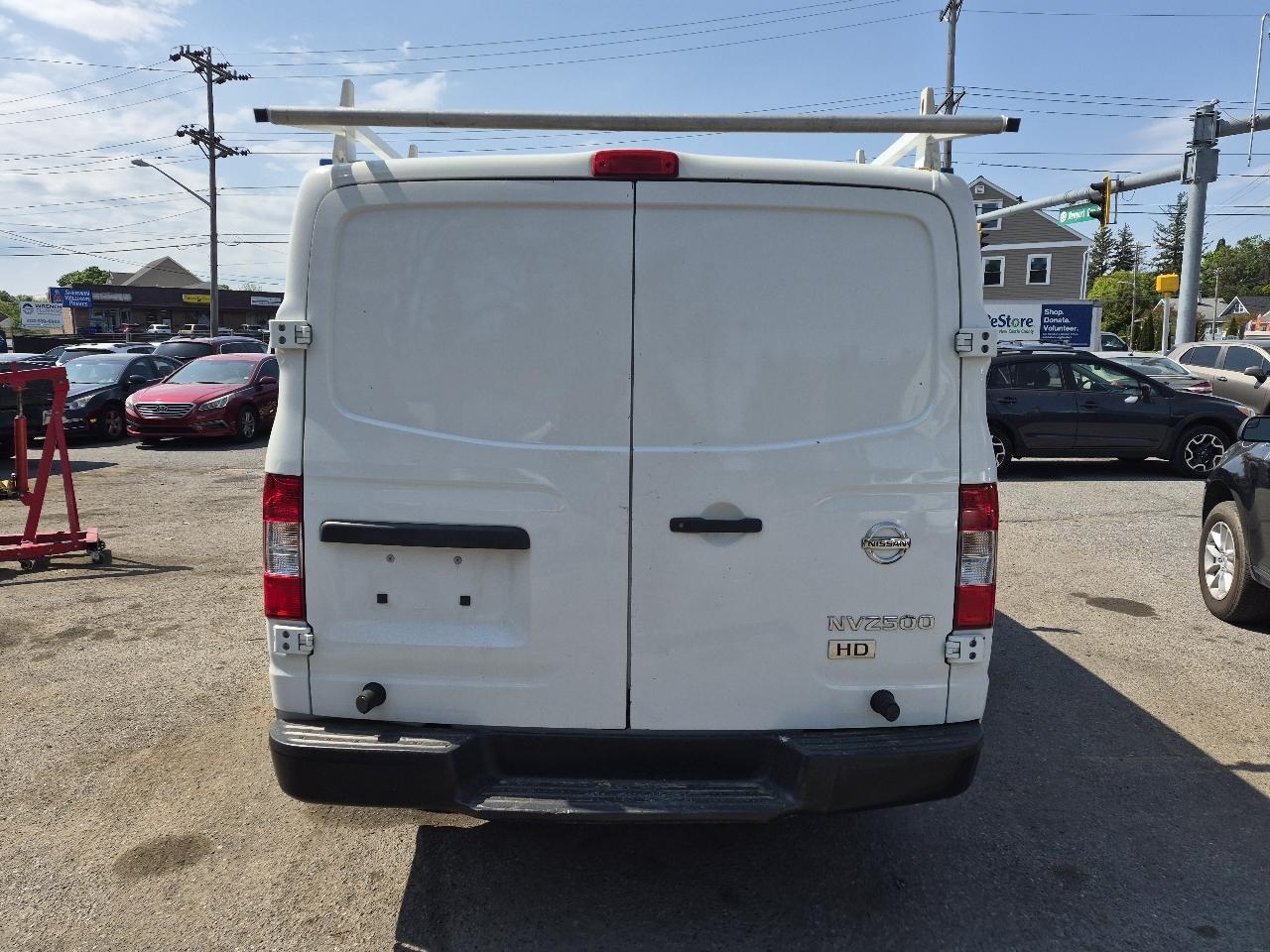 Nissan NV Cargo 2500 HD S V6 2016