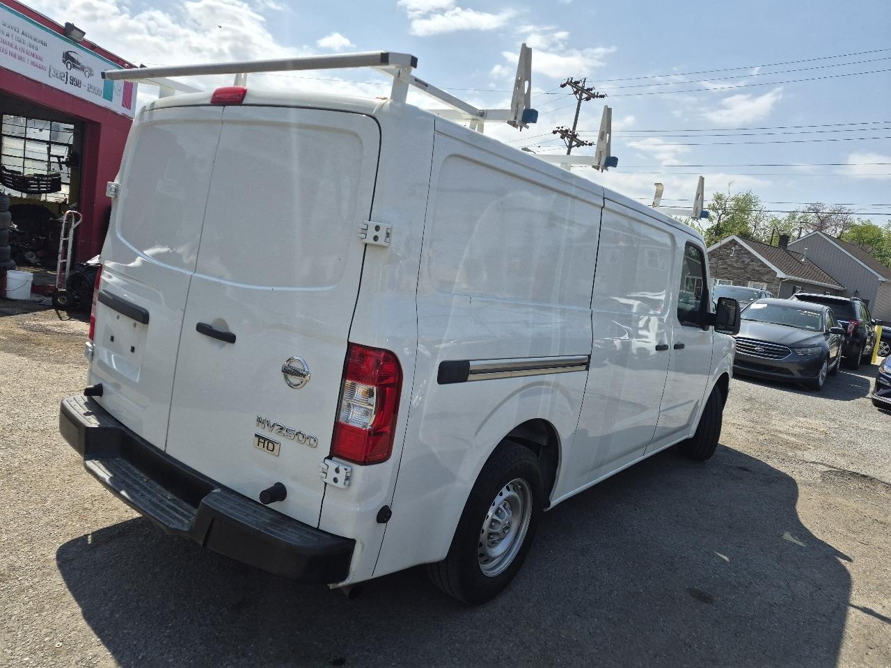 Nissan NV Cargo 2500 HD S V6 2016