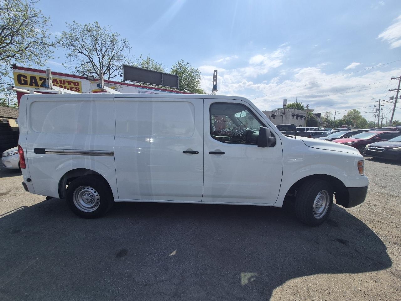 Nissan NV Cargo 2500 HD S V6 2016