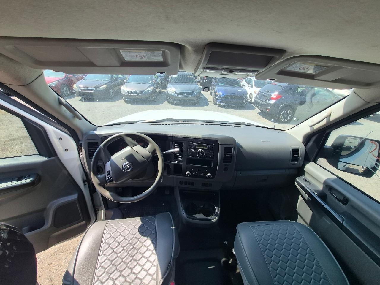 Nissan NV Cargo 2500 HD S V6 2016