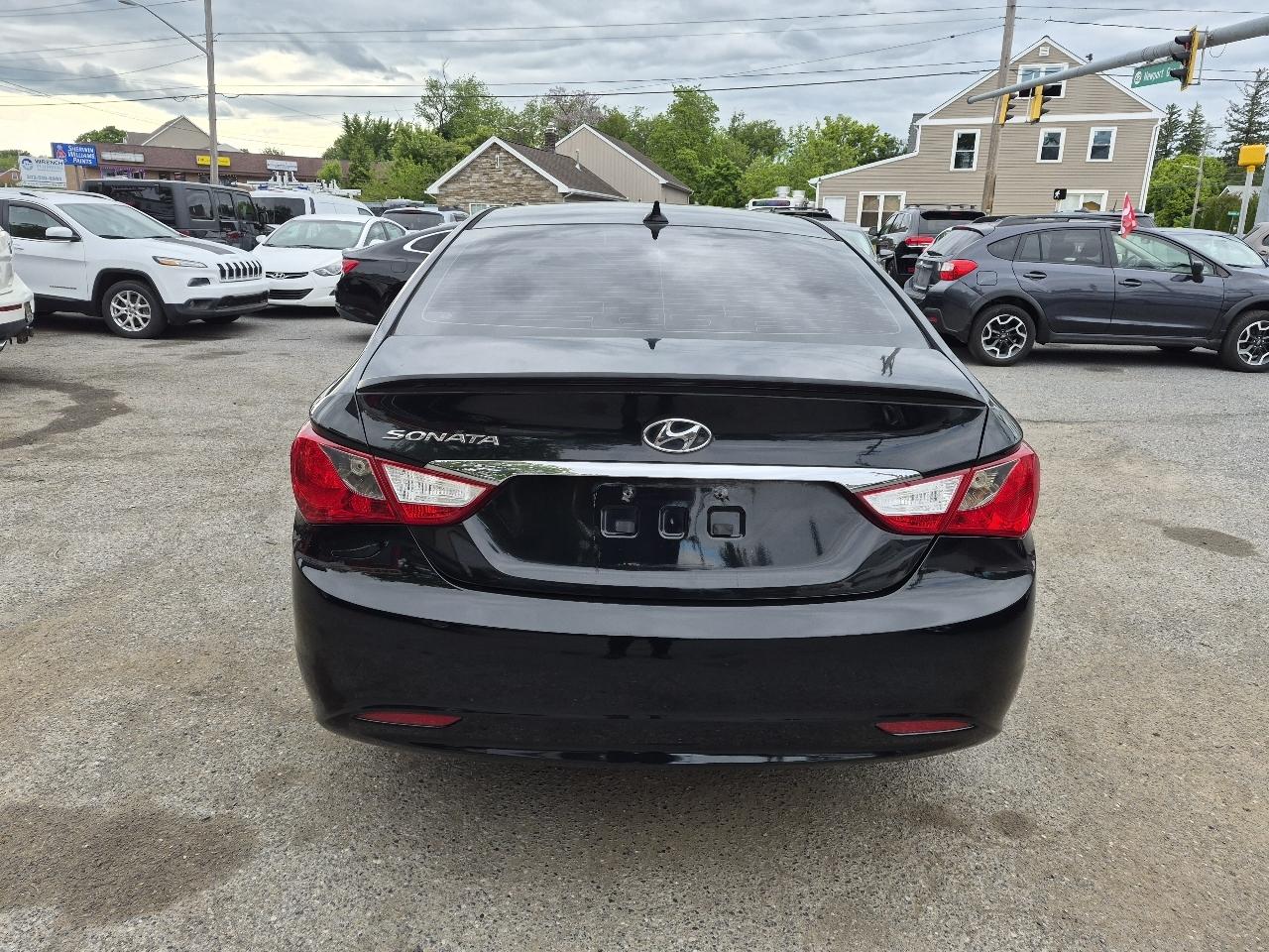 Hyundai Sonata GLS Manual 2012