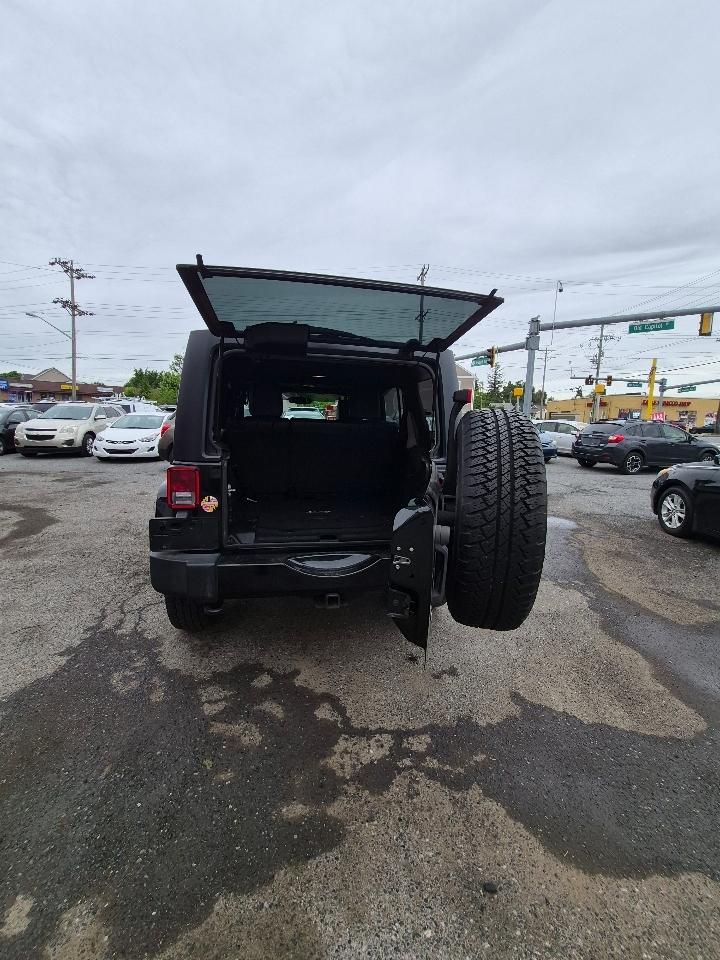 Jeep Wrangler Unlimited Sahara 4WD 2017