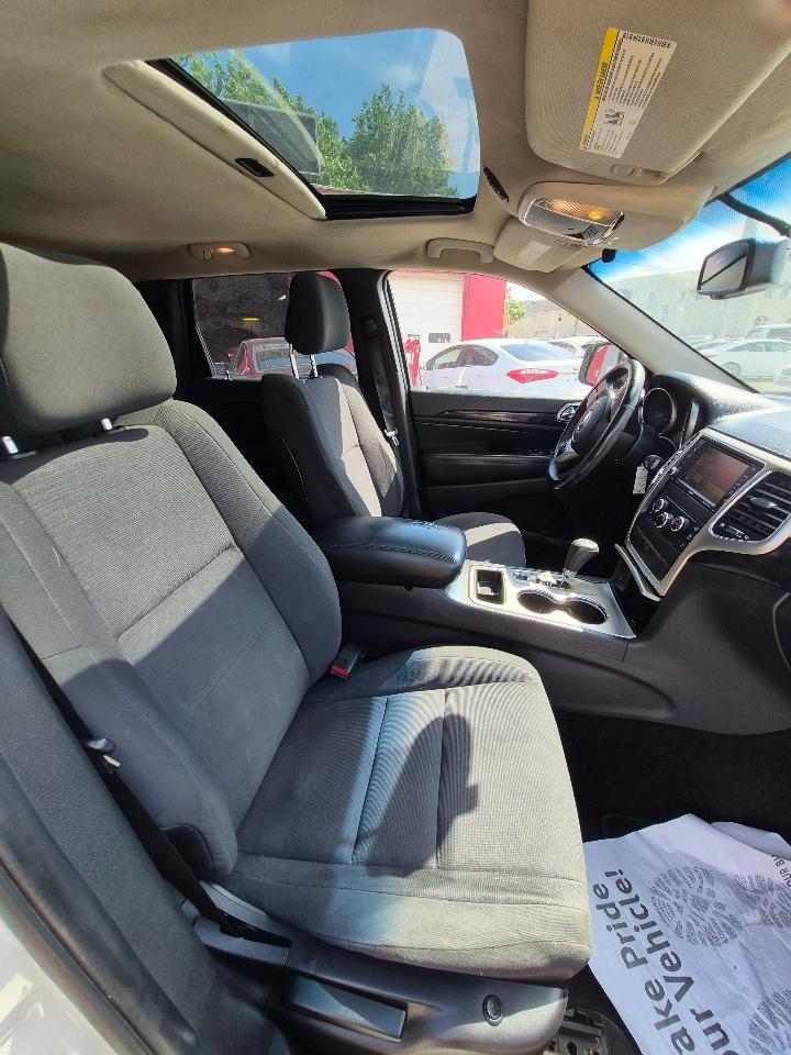 Jeep Grand Cherokee Laredo 4WD 2012