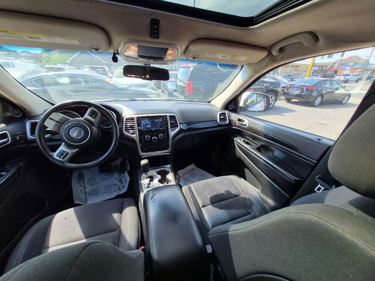 Jeep Grand Cherokee Laredo 4WD 2012