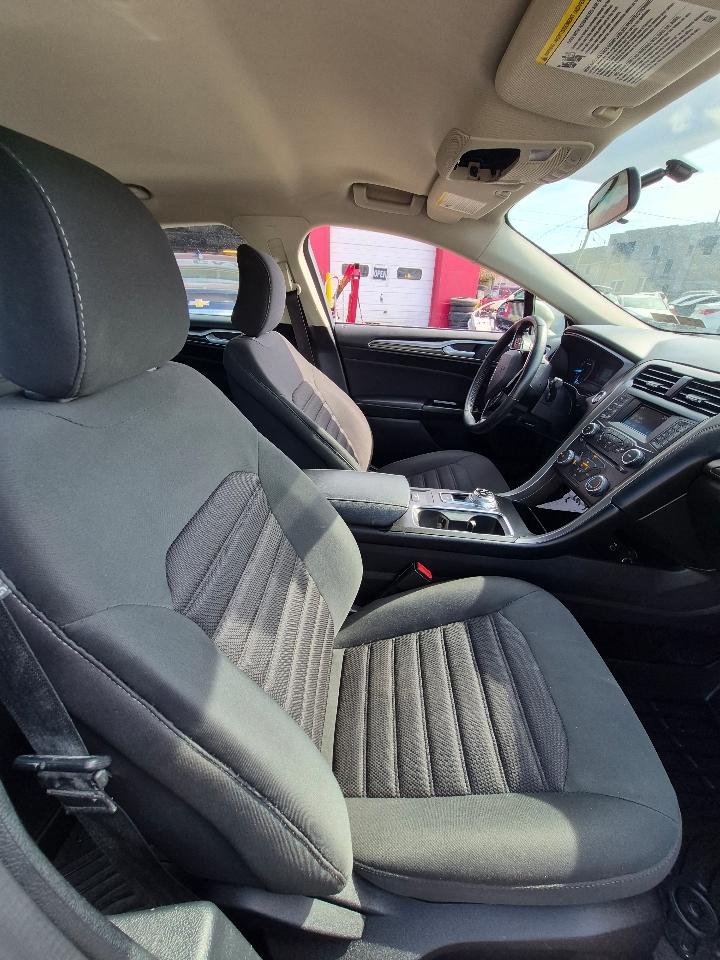 Ford Fusion S 2017