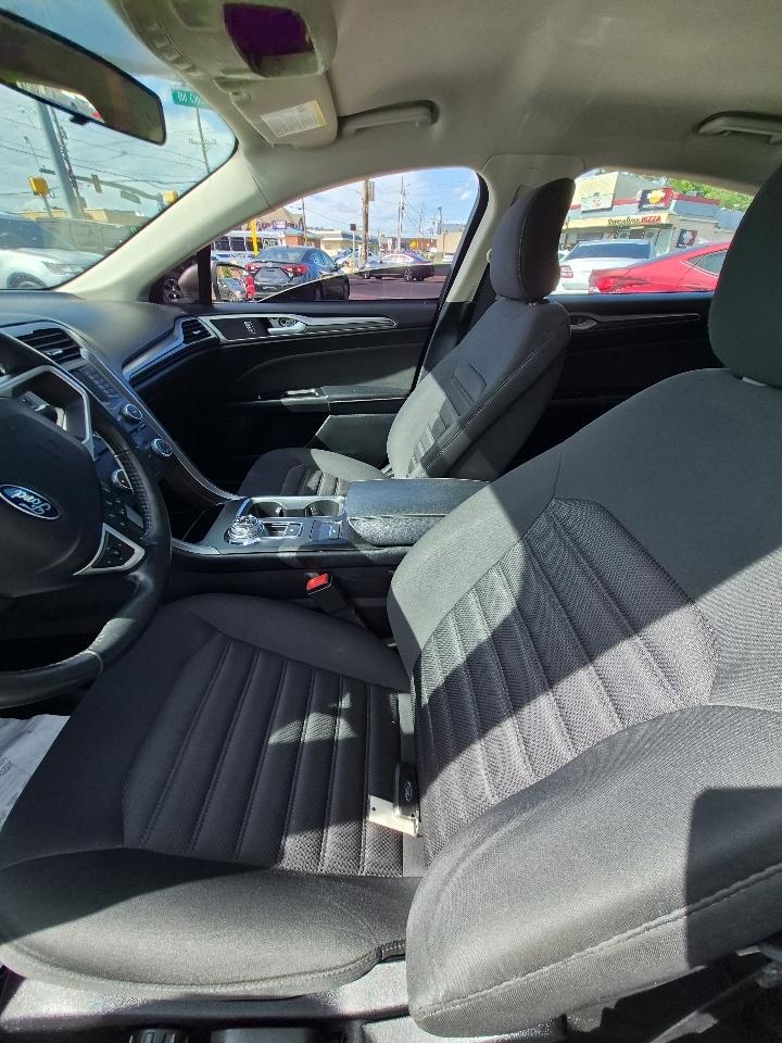 Ford Fusion S 2017