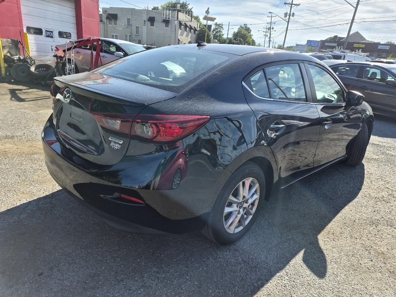 Mazda MAZDA3 i Touring AT 4-Door 2015