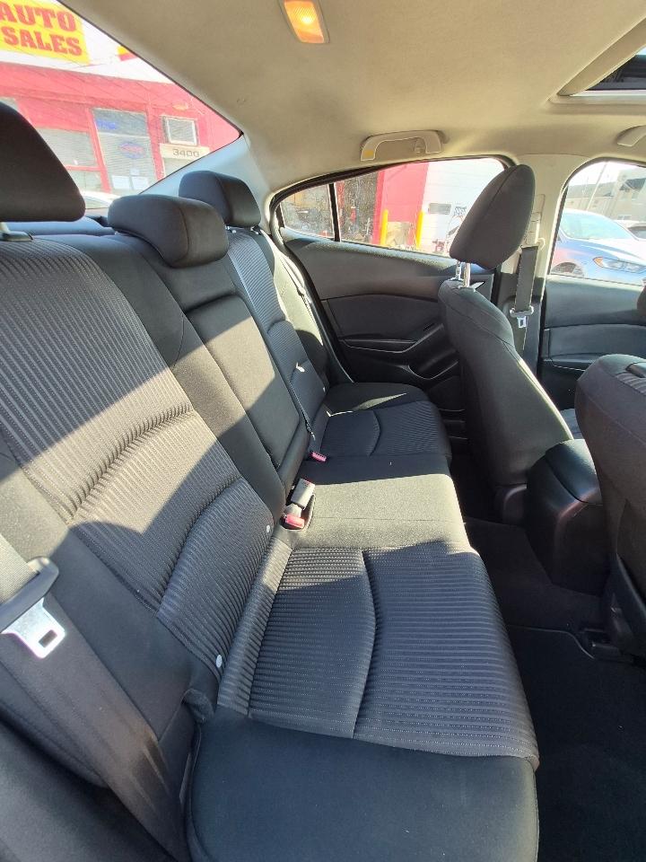 Mazda MAZDA3 i Touring AT 4-Door 2015