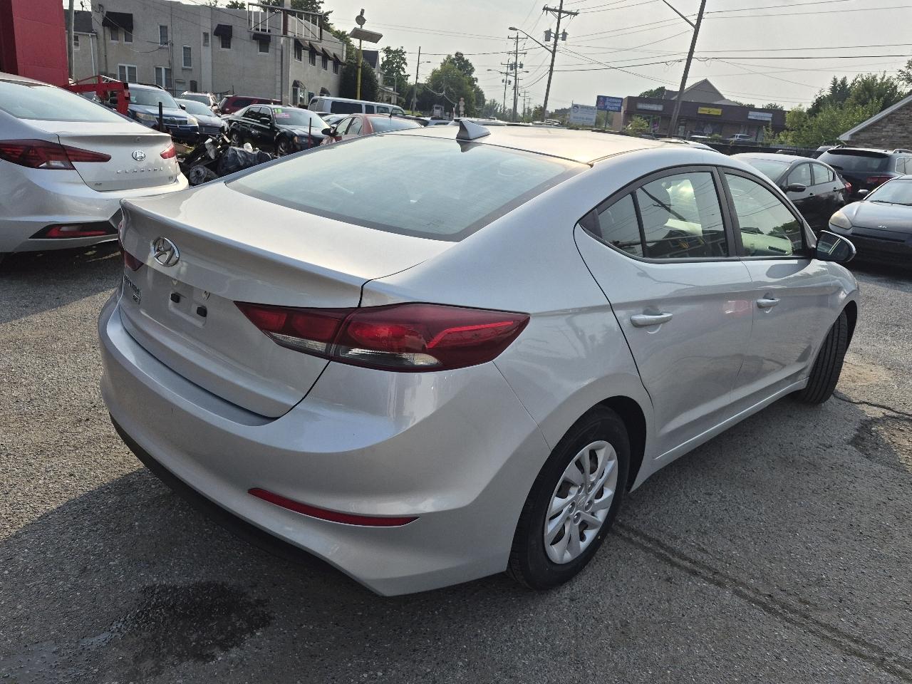 Hyundai Elantra SE 6AT 2018