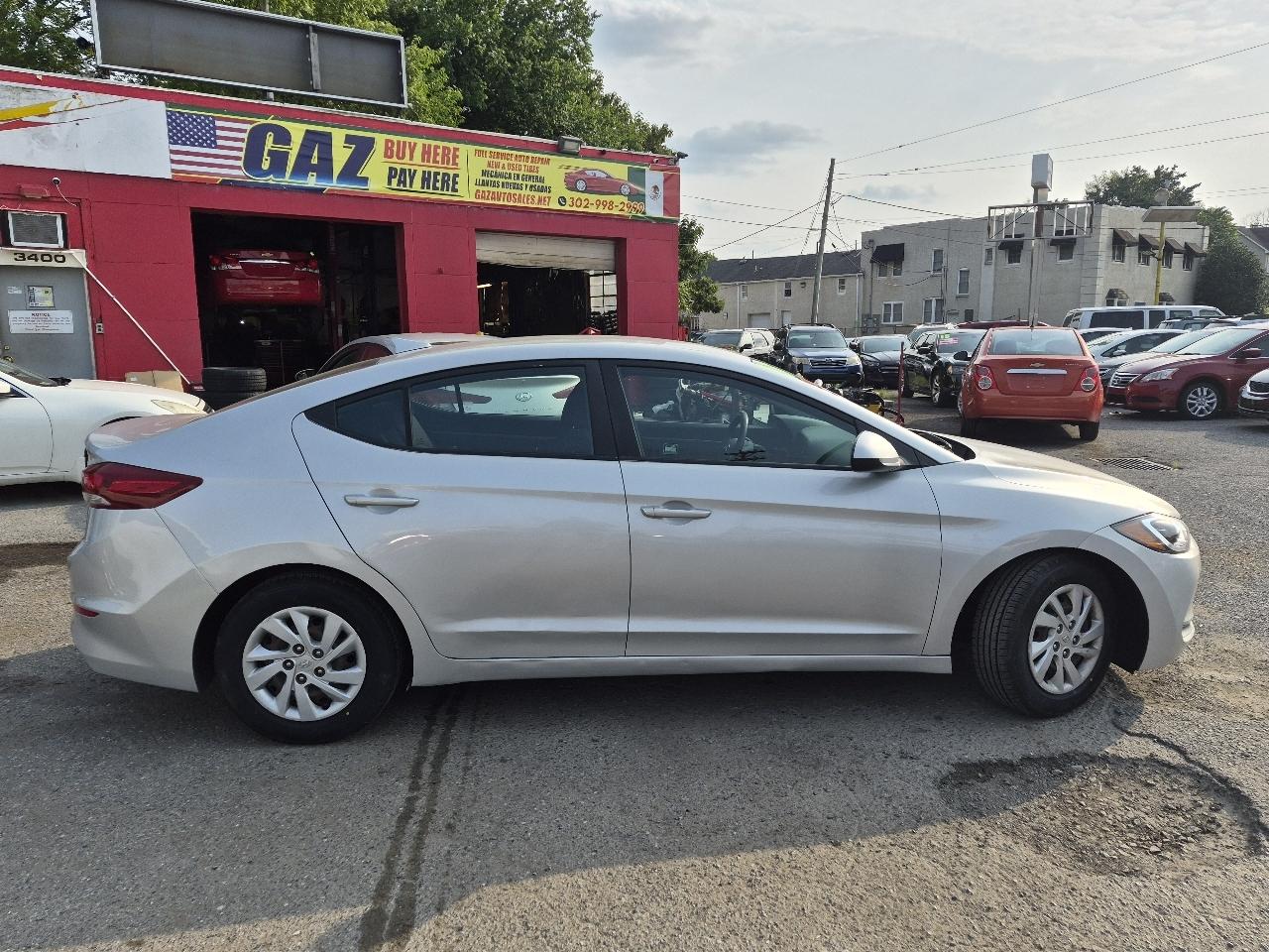 Hyundai Elantra SE 6AT 2018