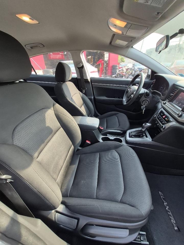 Hyundai Elantra SE 6AT 2018