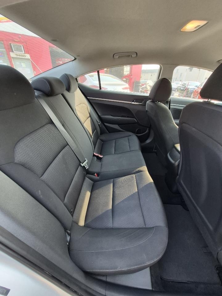 Hyundai Elantra SE 6AT 2018