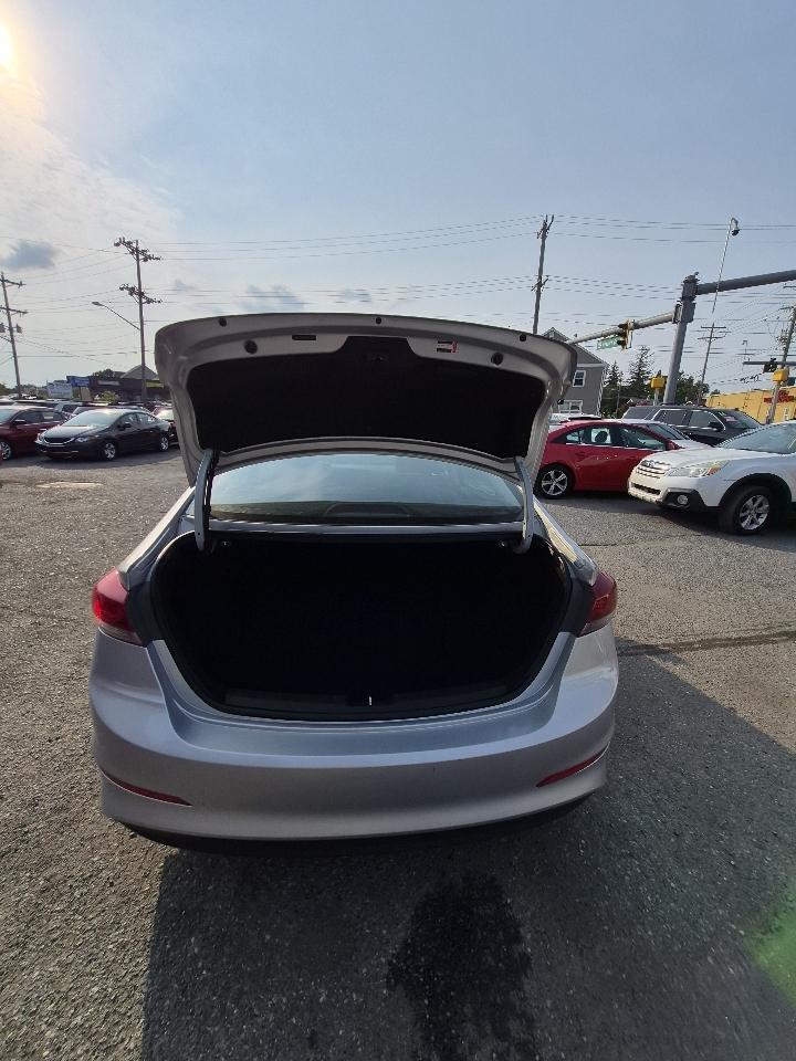 Hyundai Elantra SE 6AT 2018