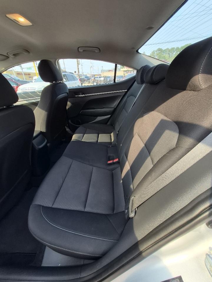 Hyundai Elantra SE 6AT 2018