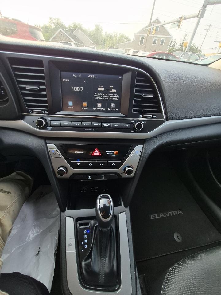 Hyundai Elantra SE 6AT 2018