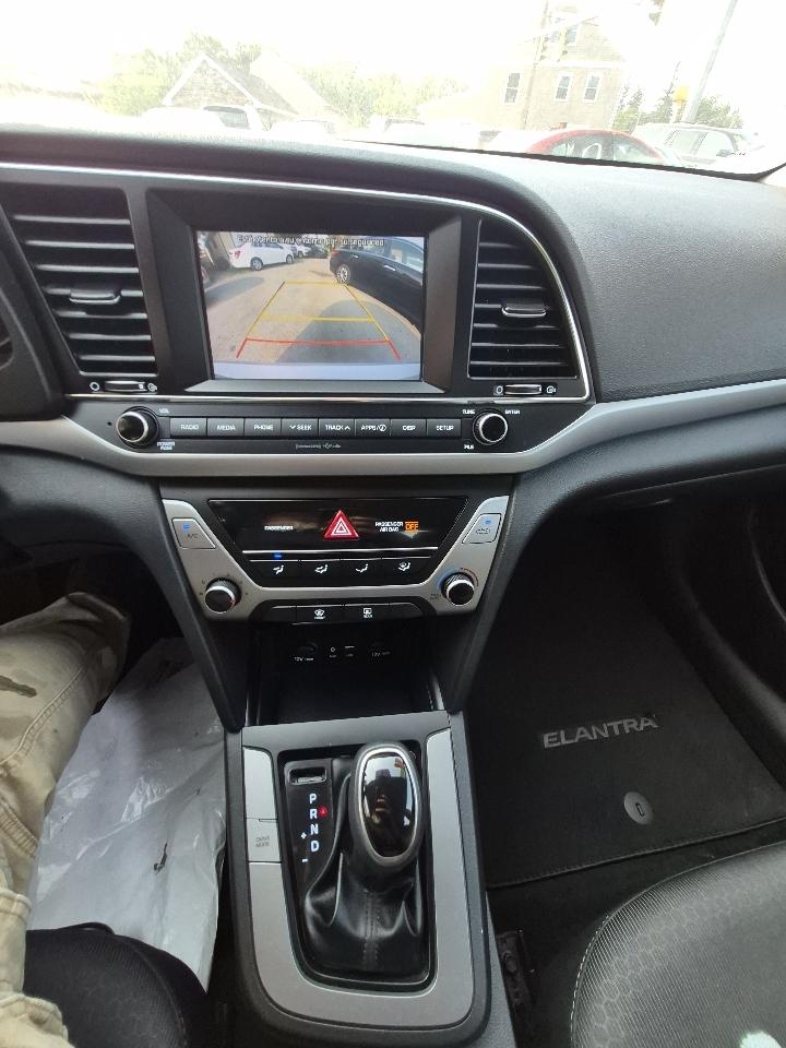 Hyundai Elantra SE 6AT 2018