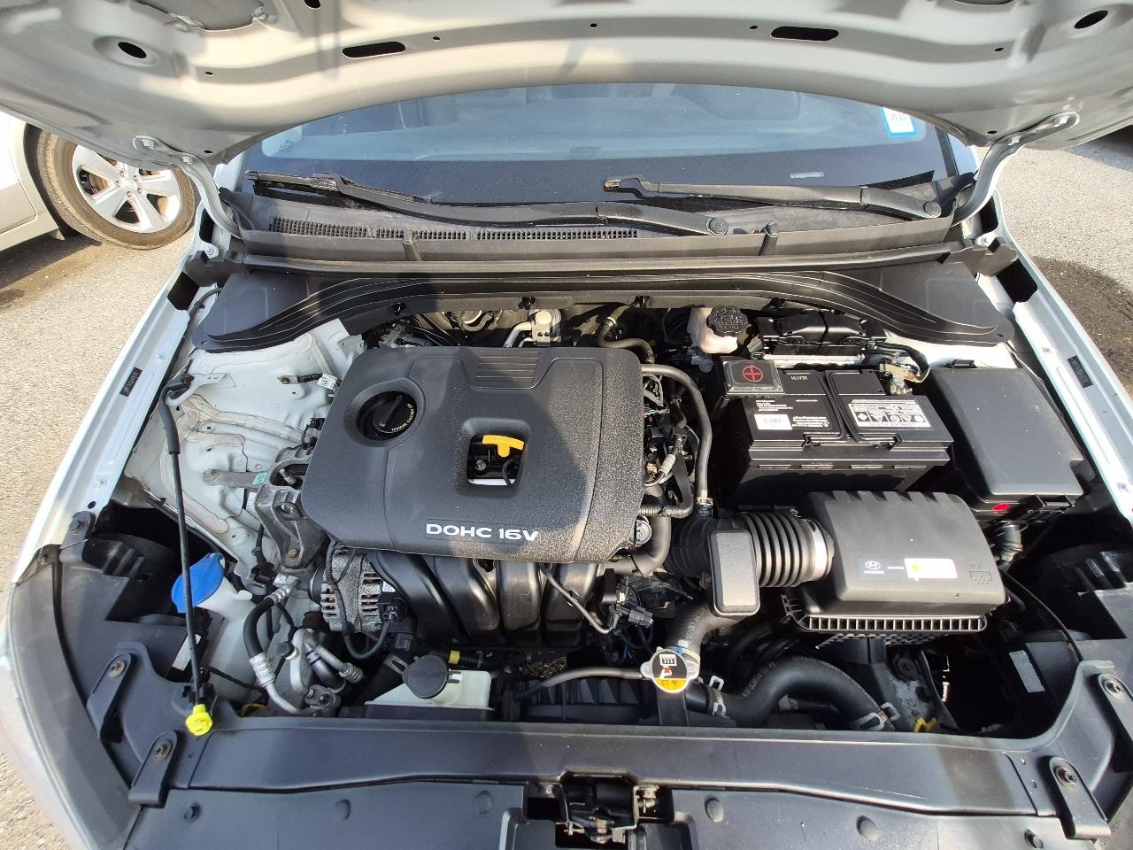 Hyundai Elantra SE 6AT 2018