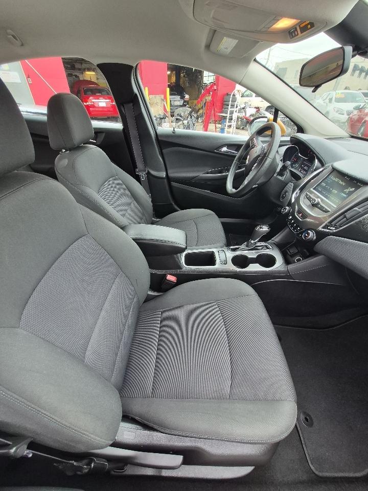 Chevrolet Cruze LT Auto Hatchback 2017