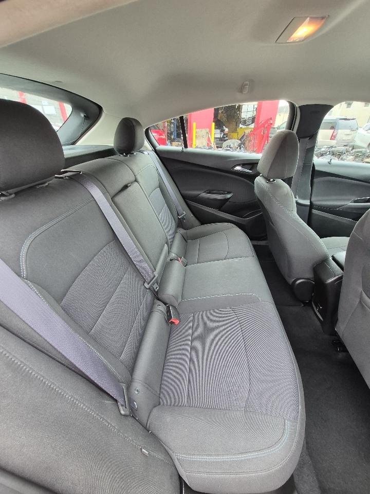 Chevrolet Cruze LT Auto Hatchback 2017