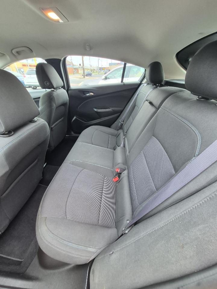 Chevrolet Cruze LT Auto Hatchback 2017