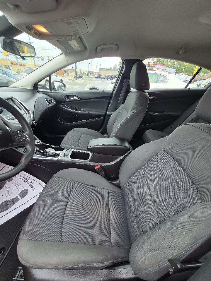 Chevrolet Cruze LT Auto Hatchback 2017