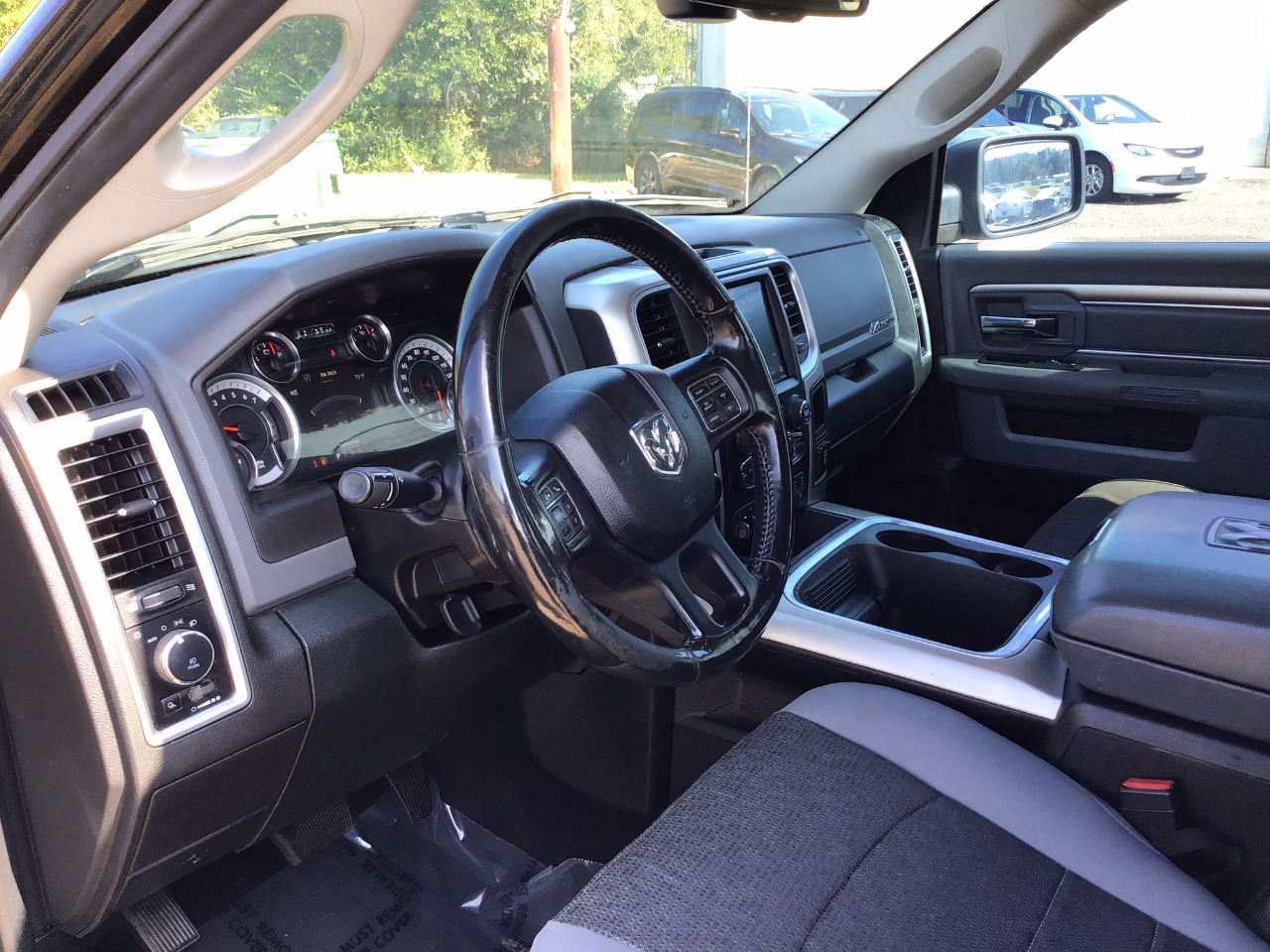 RAM 1500 SLT Crew Cab SWB 4WD 2018