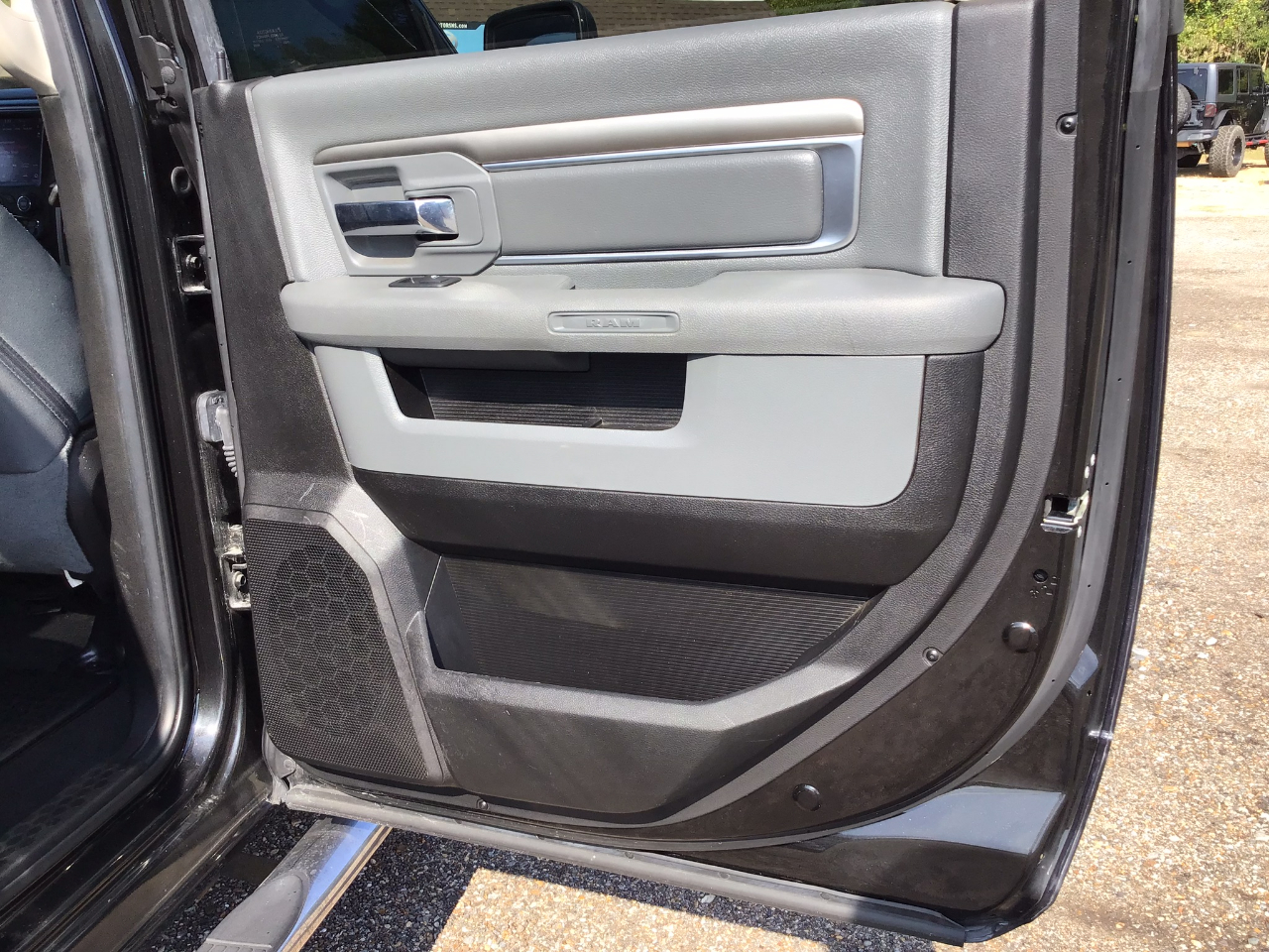 RAM 1500 SLT Crew Cab SWB 4WD 2018