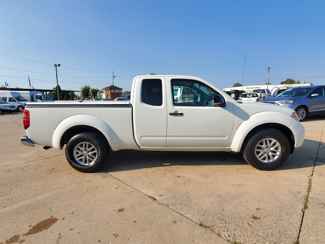 2017 Nissan Frontier SV King Cab photo 4