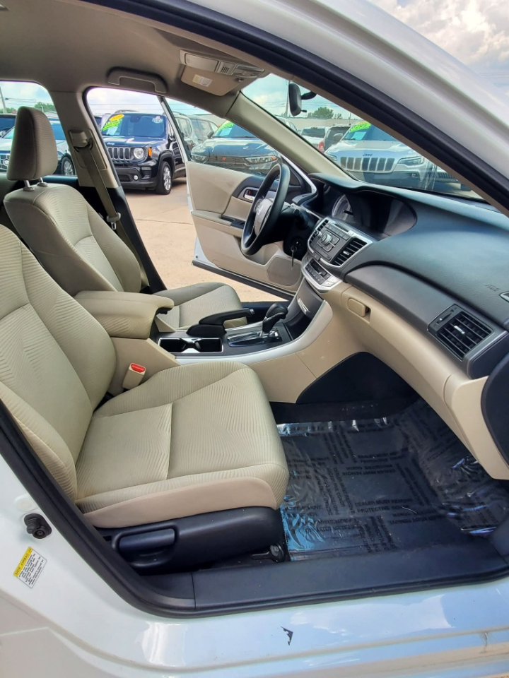 2015 Honda Accord LX photo 15