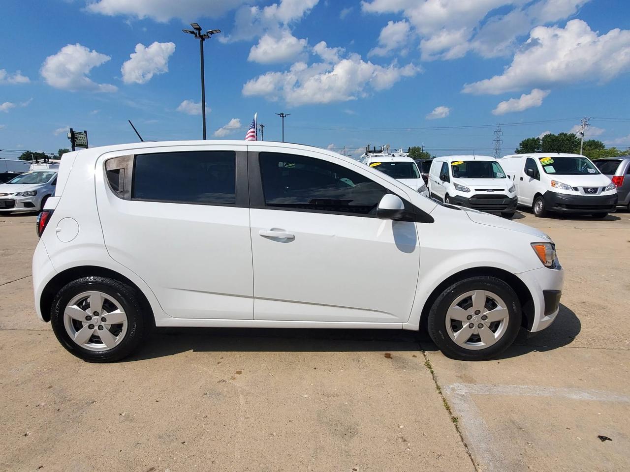 Chevrolet Sonic LS Auto 5-Door 2016